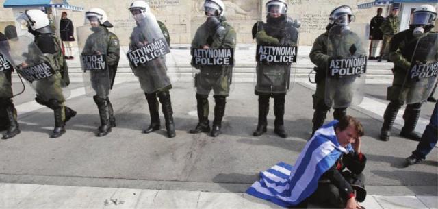 crisi-grecia-manifestante-182518
